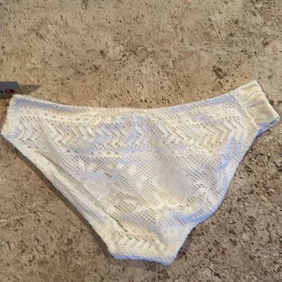 Becca Swim woven bikini bottoms crocheted Prairie Rose - Picture 2 of 3
